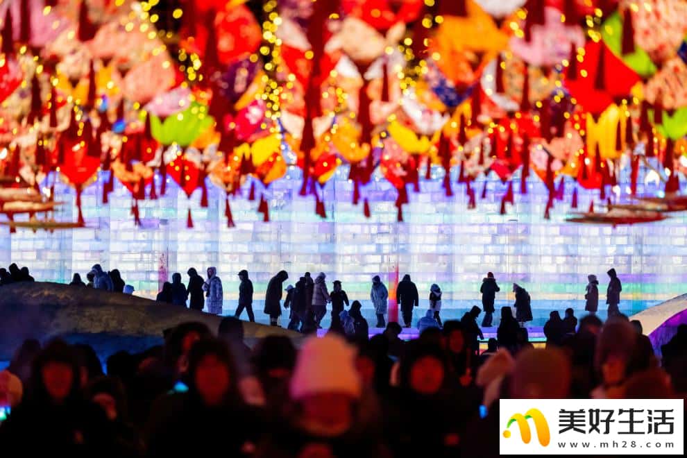 第二十二届中国·满洲里中俄蒙国际冰雪节开幕(图2) 第二十二届中国·满洲里中俄蒙国际冰雪节开幕(图2)